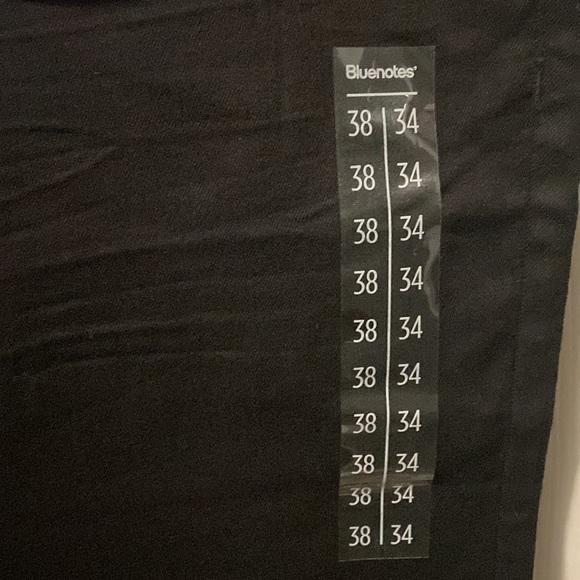 Black on black - Picture 2 of 7